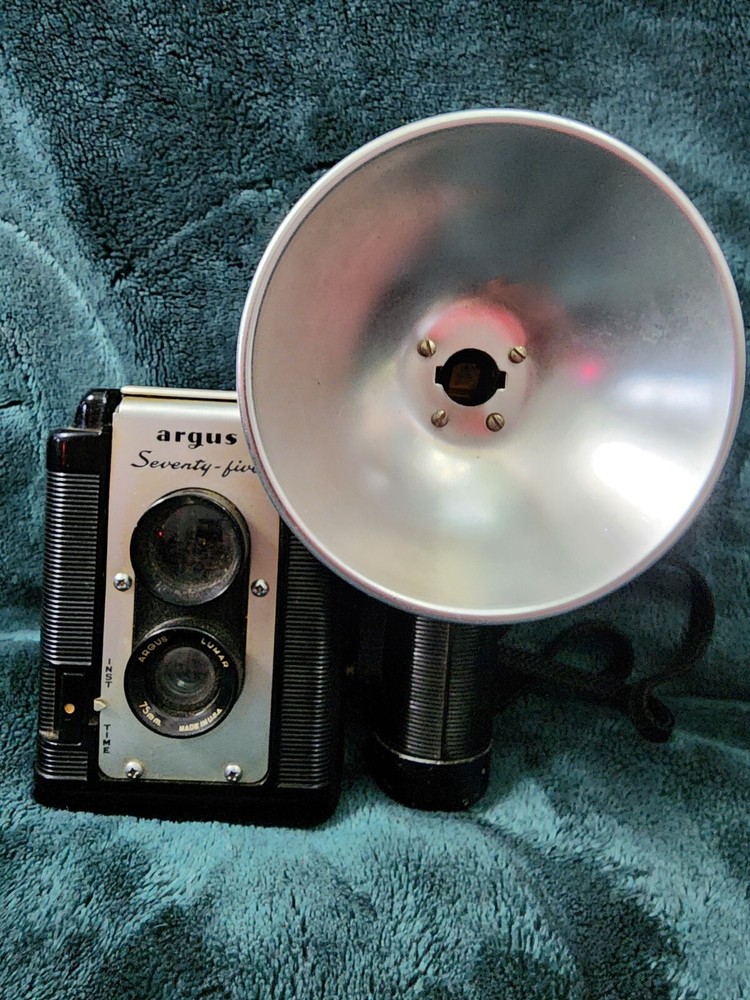 Vintage Argus 75 Seventy Five 620  Camera with Flash