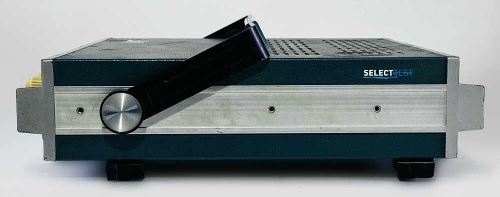 FLUKE 1953A UNIVERSAL FREQUENCY COUNTER / TIMER ****LOOK**** (REF.: 697N)