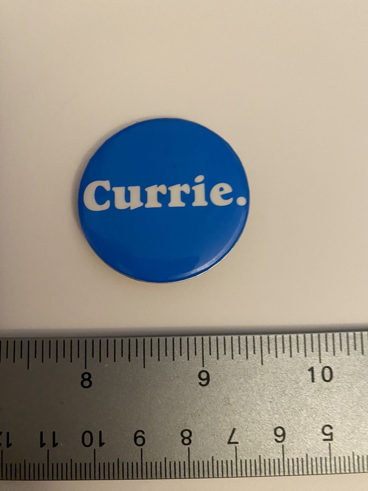Currie. Pin Back Button P119