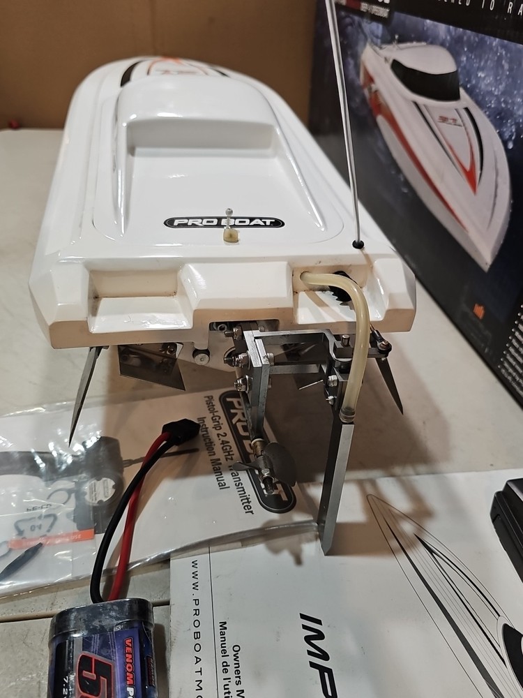 Pro Boat Impulse 31 6s Brushless RC Boat W Box, Battery, & Controller. TESTED!!
