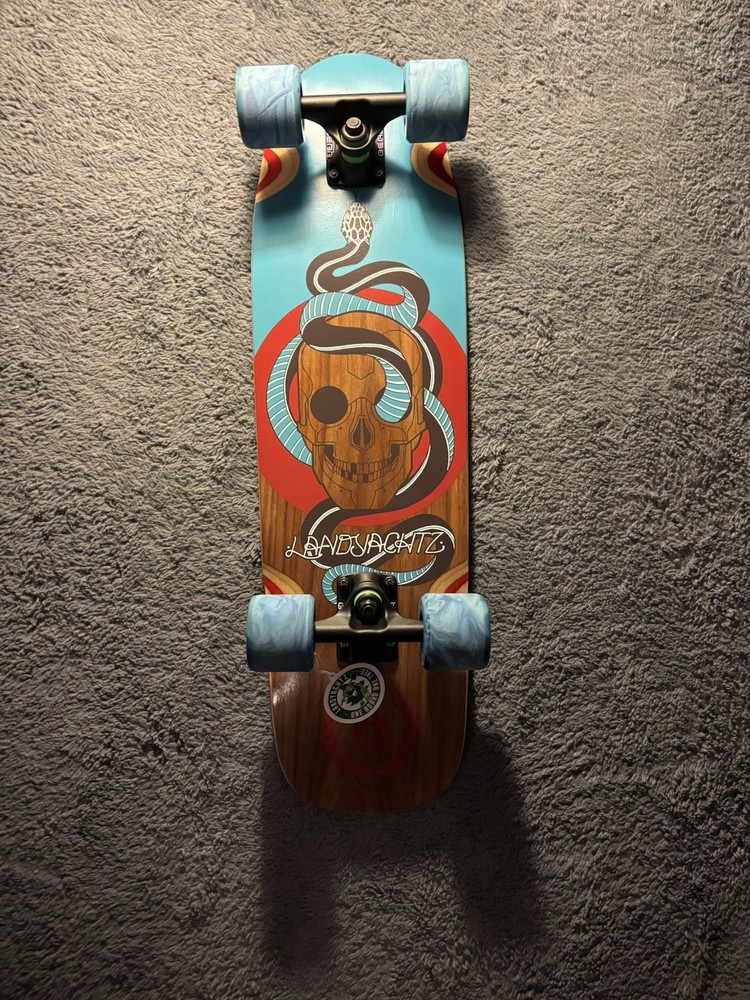 Authentic Landyachtz Dinghy Classic Skull Cruiser