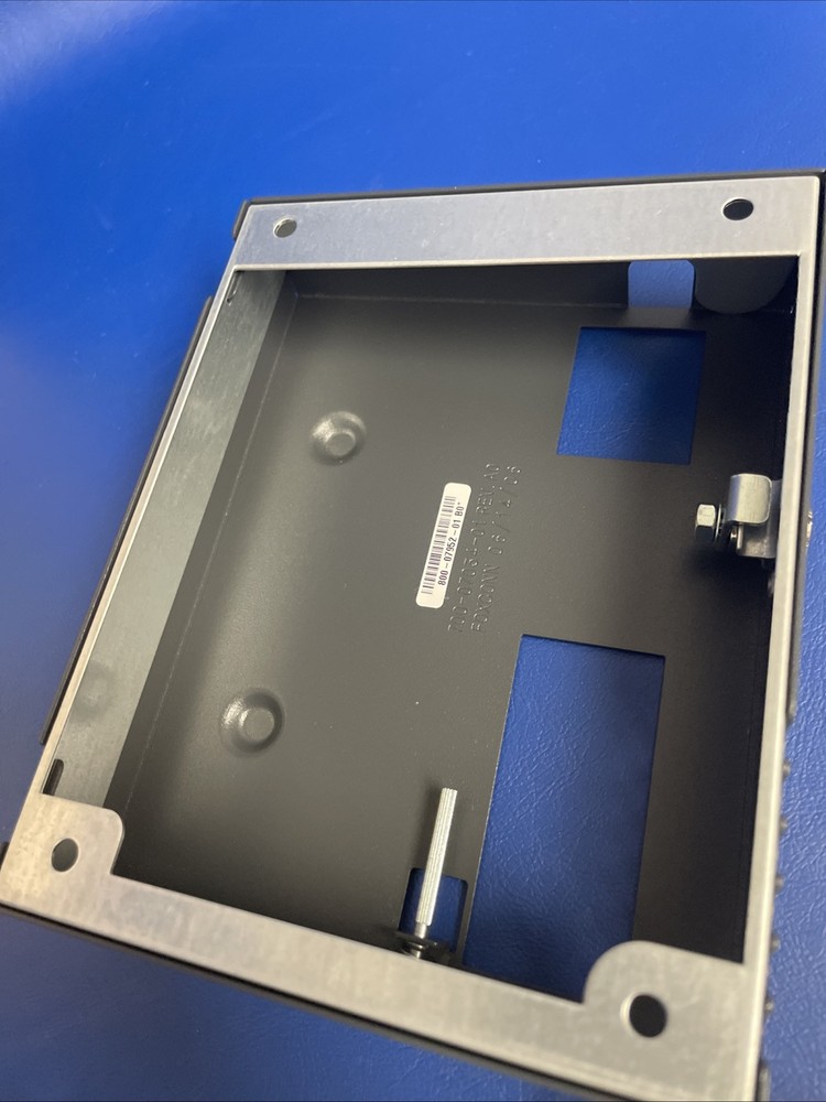 Cisco CP-LCKNGWALLMOUNT Locking Wall Mount Kit / NEW