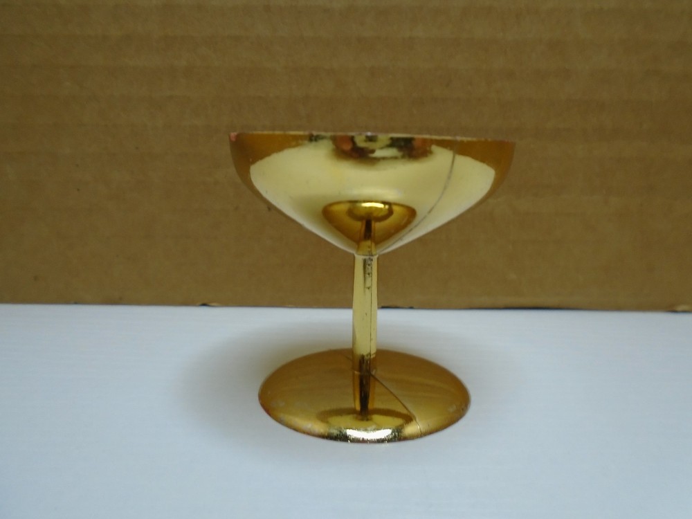 LIGHT PLASTIC GOLD COLOR 2" GOBLET FIGURE UNBRANDED (MF101)