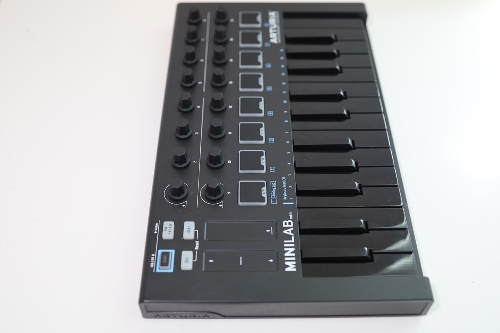 Arturia MiniLab MKII USB MIDI Controller 25-Key Keyboard Black (Tested)