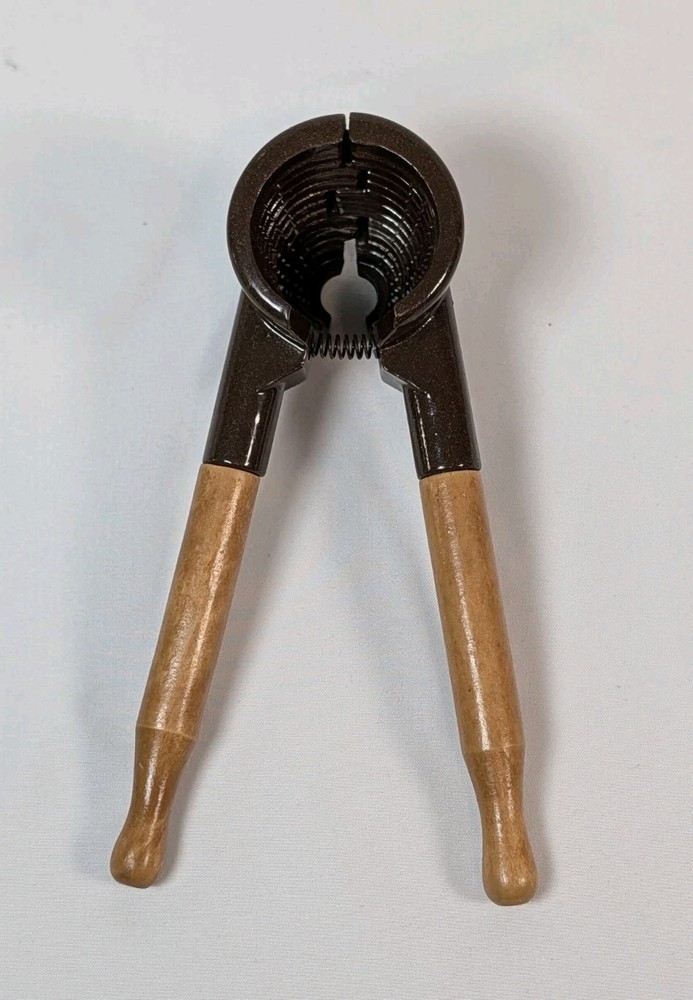 Walnut Nut Cracker Tool Stainless Steel Nutcracker With Wooden Handle