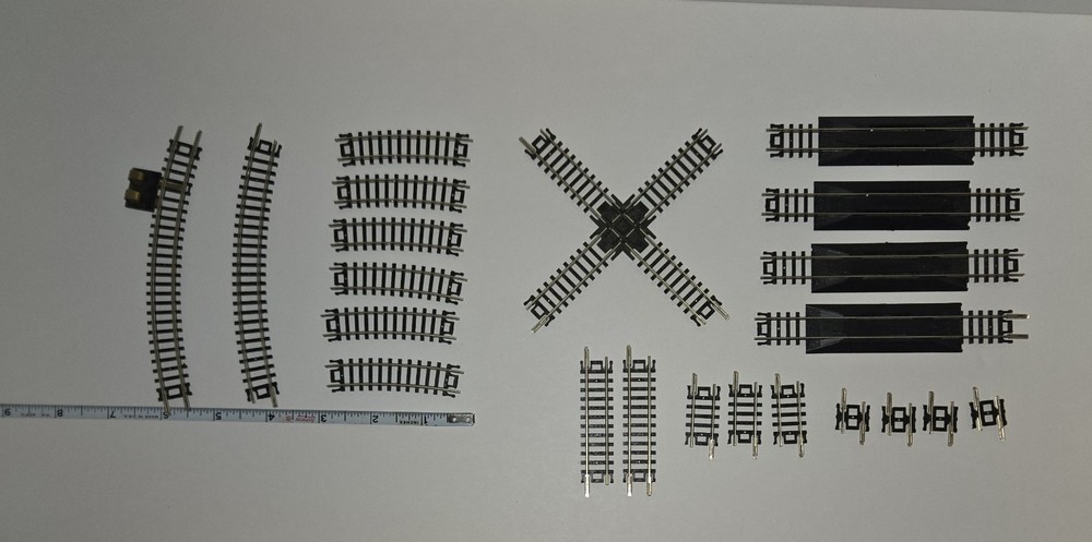 Miscellaneous N Scale Track 22 Total Pieces Pre-owned