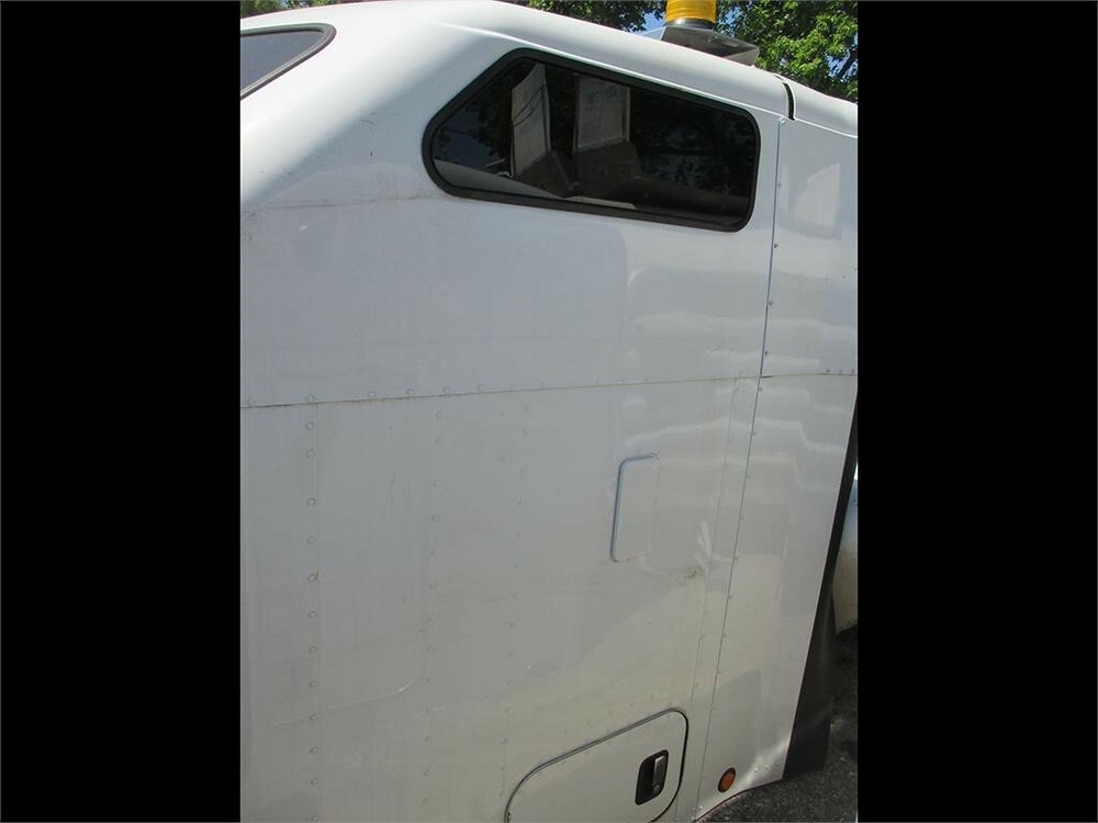 2013 Kenworth 70" AeroCab Sleeper