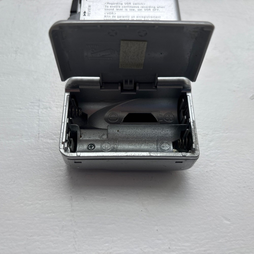 Sony Pressman M-560V Microcassette - Corder VOR Recorder Powers On Read Descript