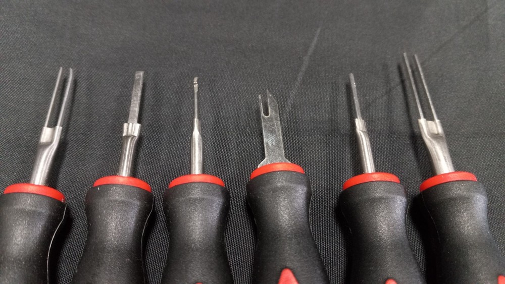 Mac Tools TT95839 23-PC. Universal Terminal Tool Kit