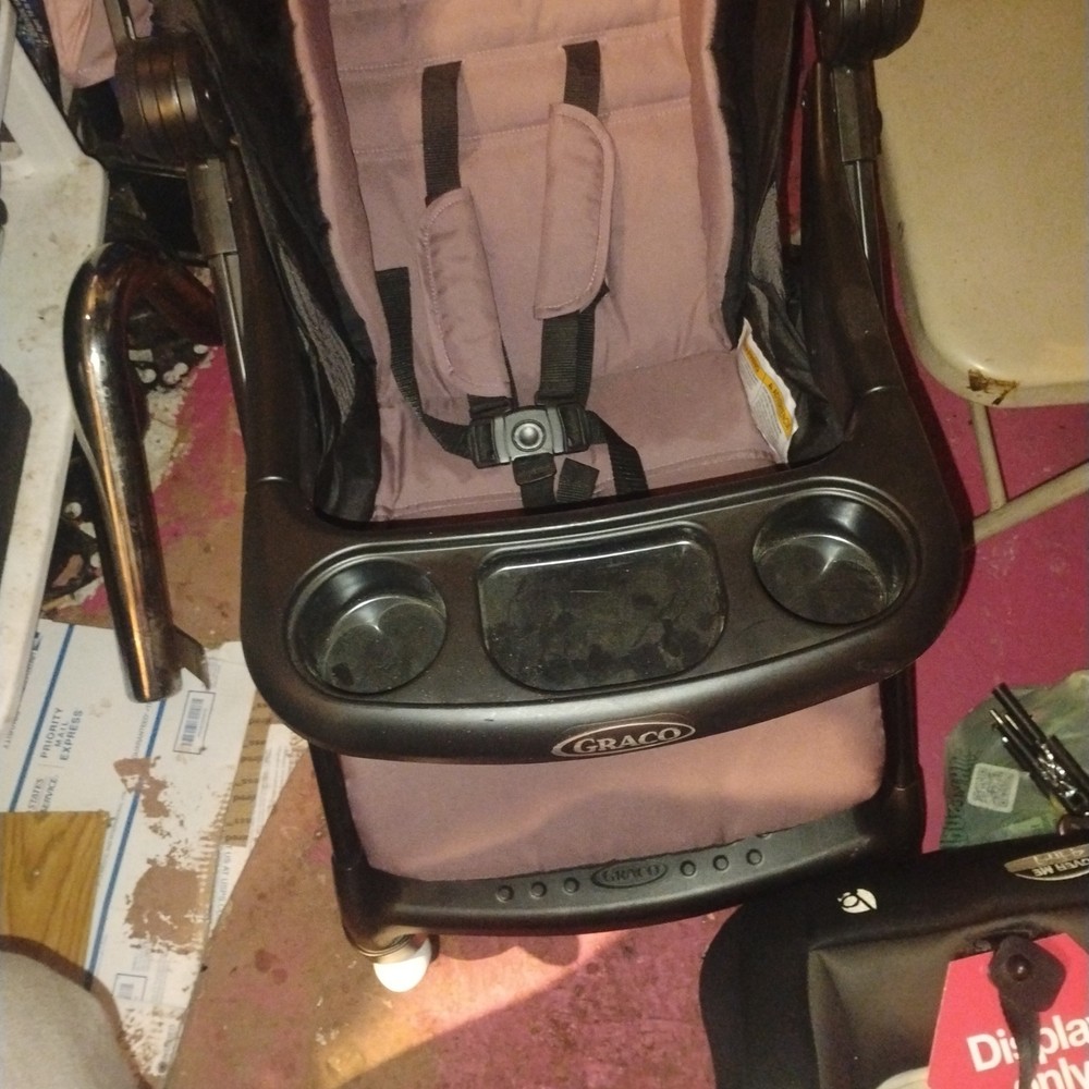 Graco Stroller -Black- Great Condition - Lightweight & Foldable With One Hand LN