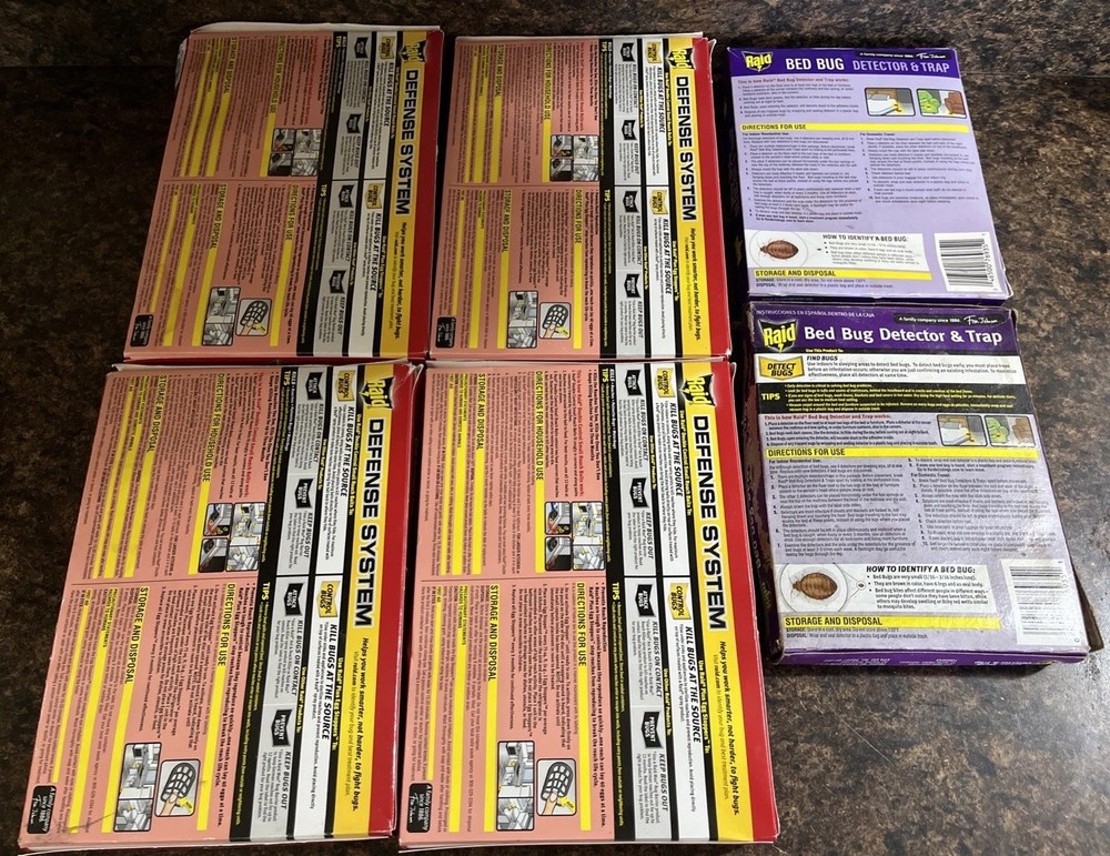 RAID Lot) 4 Small Roach Baits & 2 Raid Bed Bug Detector & Traps