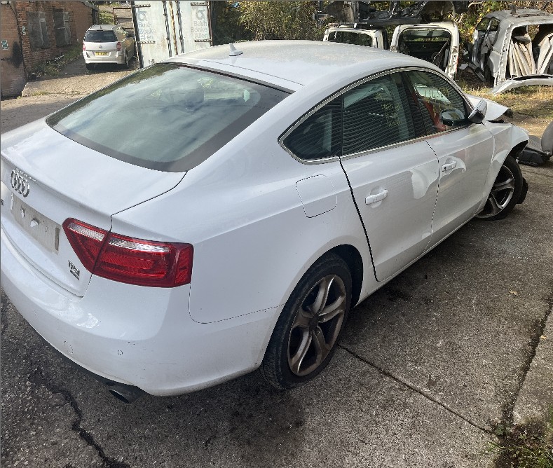 AUDI A5 QUATTRO WARNING TRIANGLE 8K0860251 2012-2015