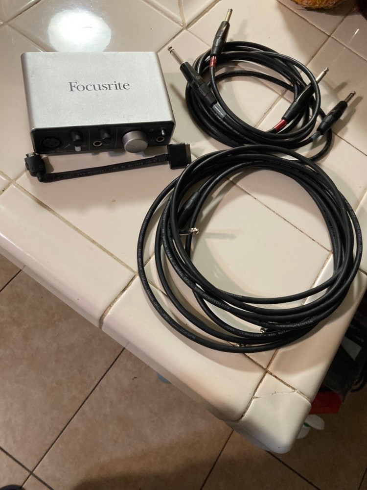 Focusrite iTrack Solo Audio Interface (w/ Device Link Cable & Extras!)