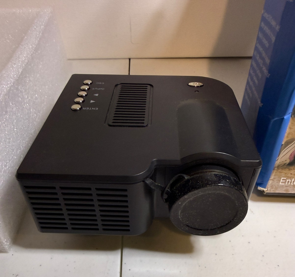 LED Entertainment Projector LCD Image System Portable Mini NEW