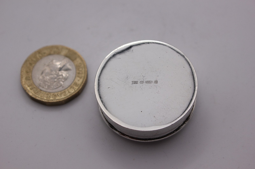 Sterling Silver First Curl box 3.3cm diameter, Sheffield 1995