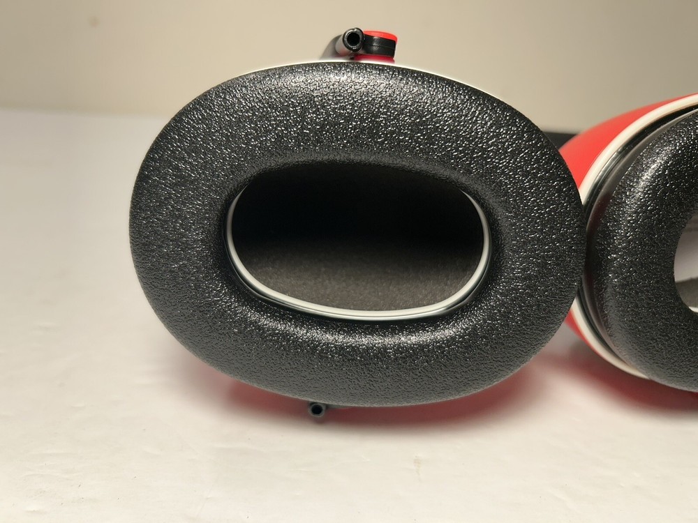 3M Pro-Grade Noise-Reducing Earmuff - NRR 30 dB Adjustable, Black/Red