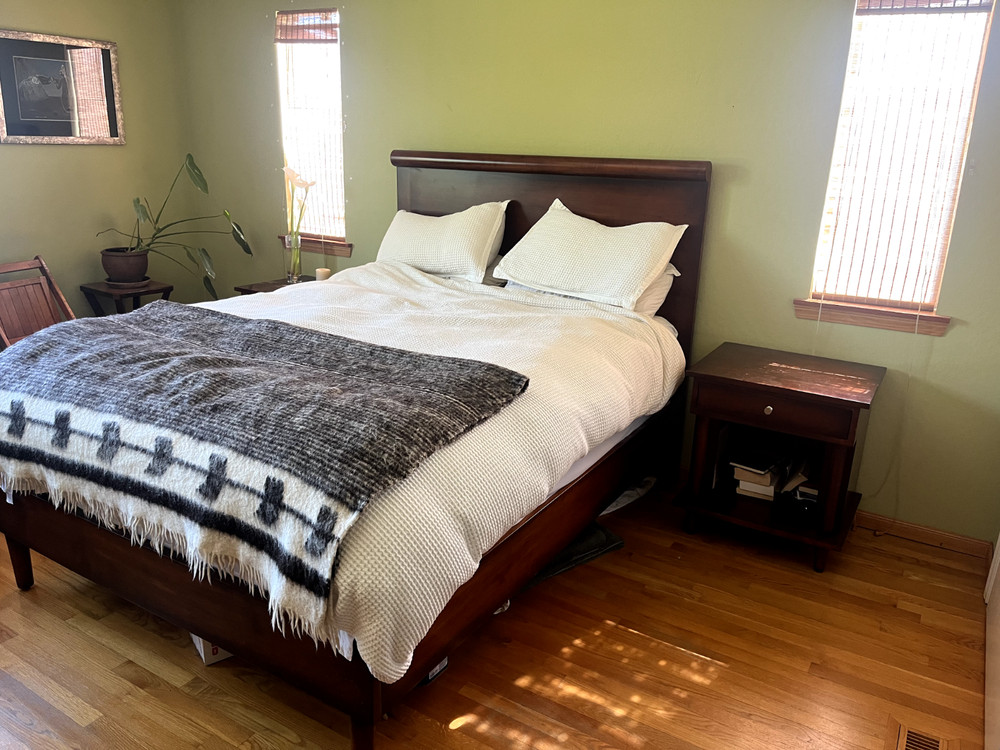 4PC Solid Mahogany Bedrm Set Queen Platform Bed, 2x Nightstand & Dresser