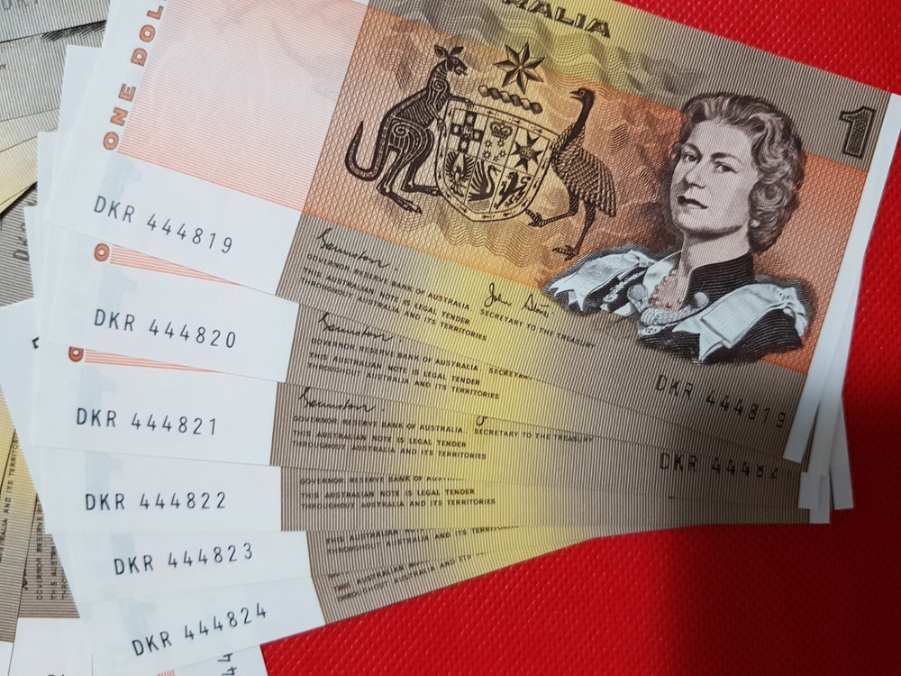 GROUP OF 3 RUNS 1982 $1 6X$1 18 NOTES SAME NUMBER SAMI SOLED CONSECUTIVE PREFIX