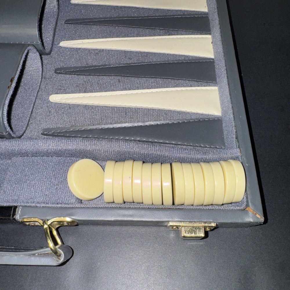 Vintage Backgammon Game￼Pressman Corp Made In Taiwan