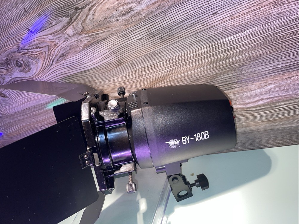 studio spotlight equipped with barn doors Great Find Get It Now Won’t Last!!!!!