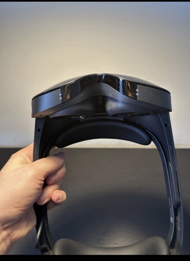 Meta Quest Pro VR 256GB Headset Only + charging dock (No Controllers)