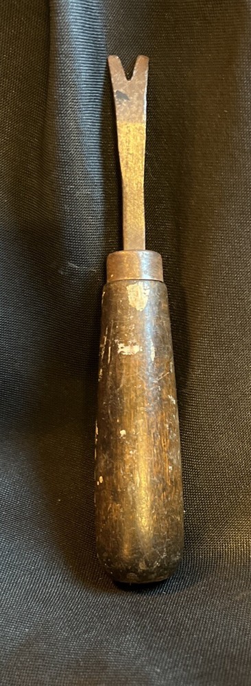 Vintage Wood Handle Staple/Nail Pulling Tool