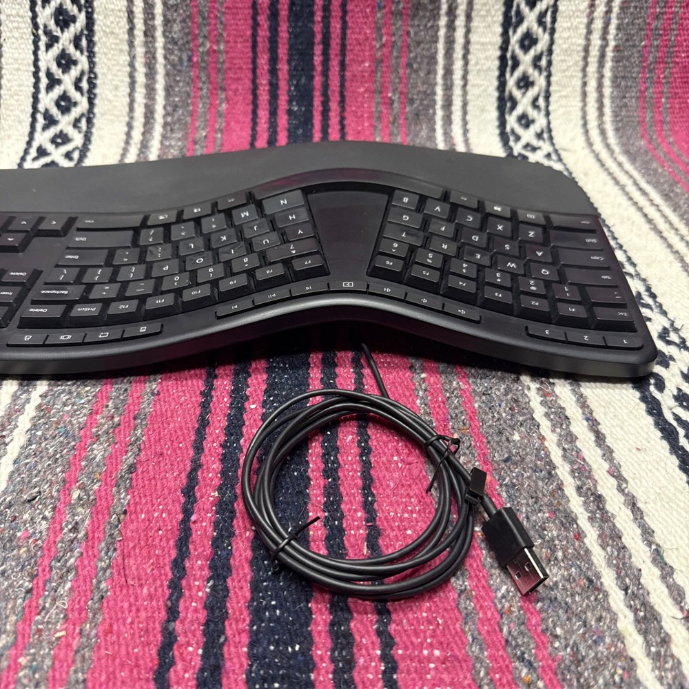 Microsoft Ergonomic Keyboard Model 1878 Wired USB W/ Wrist Rest Black - Tested