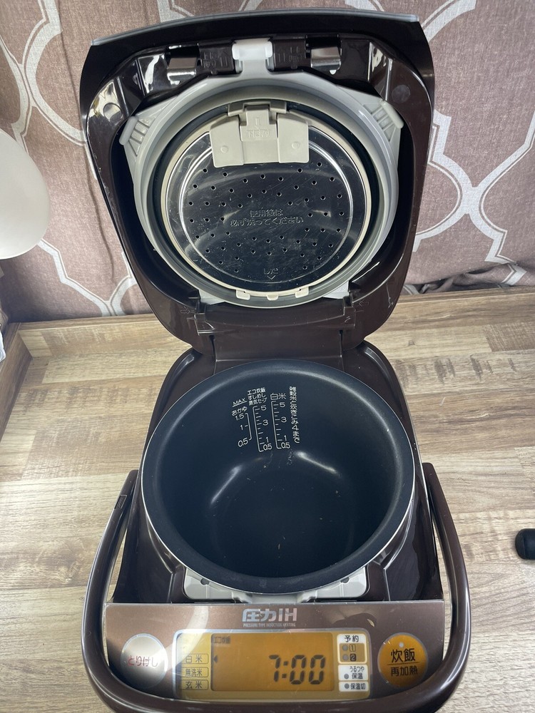 Zojirushi NP-BB10 Induction Heating System Rice Cooker & Warmer 5 CUP