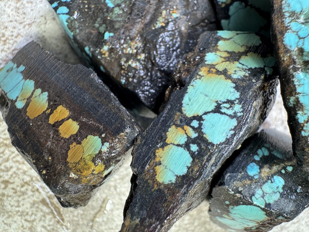 Stabilized hubei turquoise rough nice color and pattern
