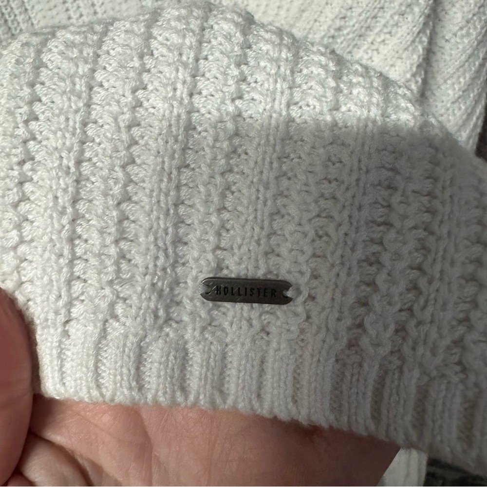 Hollister sweater white knitted oversized SIZE MEDIUM M