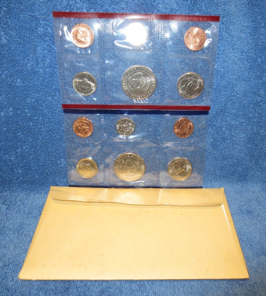 1990-P & D Uncirculated Mint set with all inserts.