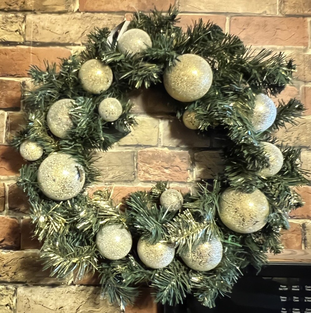 Artificial CHRISTMAS WREATH With PINE CONES 20” Across Front, 5” Deep Pre-Owned