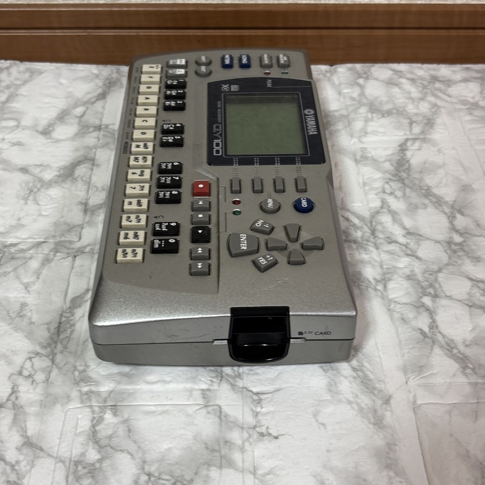 YAMAHA QY100 Music Sequencer Sampler Sound Module