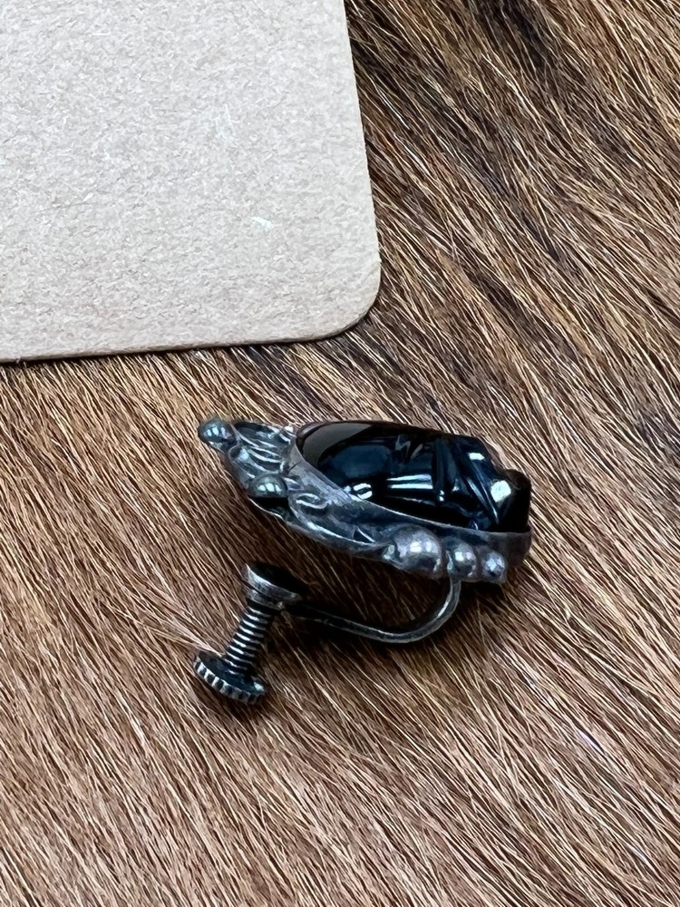 VINTAGE ~ BLACK ONYX ~ SCREW BACK ~ EARRINGS