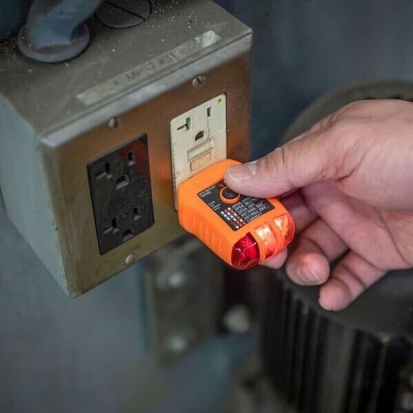 NEW Klein Tools ET40VP Electrical Kit: Digital AC/DC Voltage & Receptacle Tester