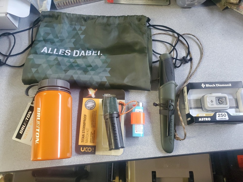 Hiking/ bushcraft /emergency kit