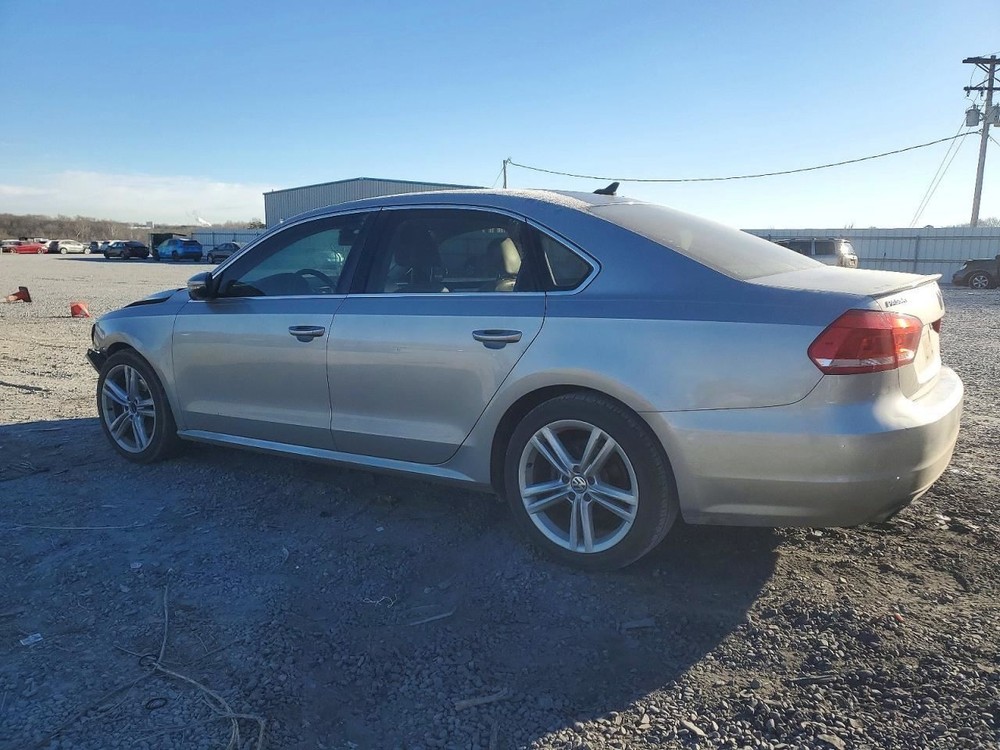 PASSAT 2012 Glove Box 5022168