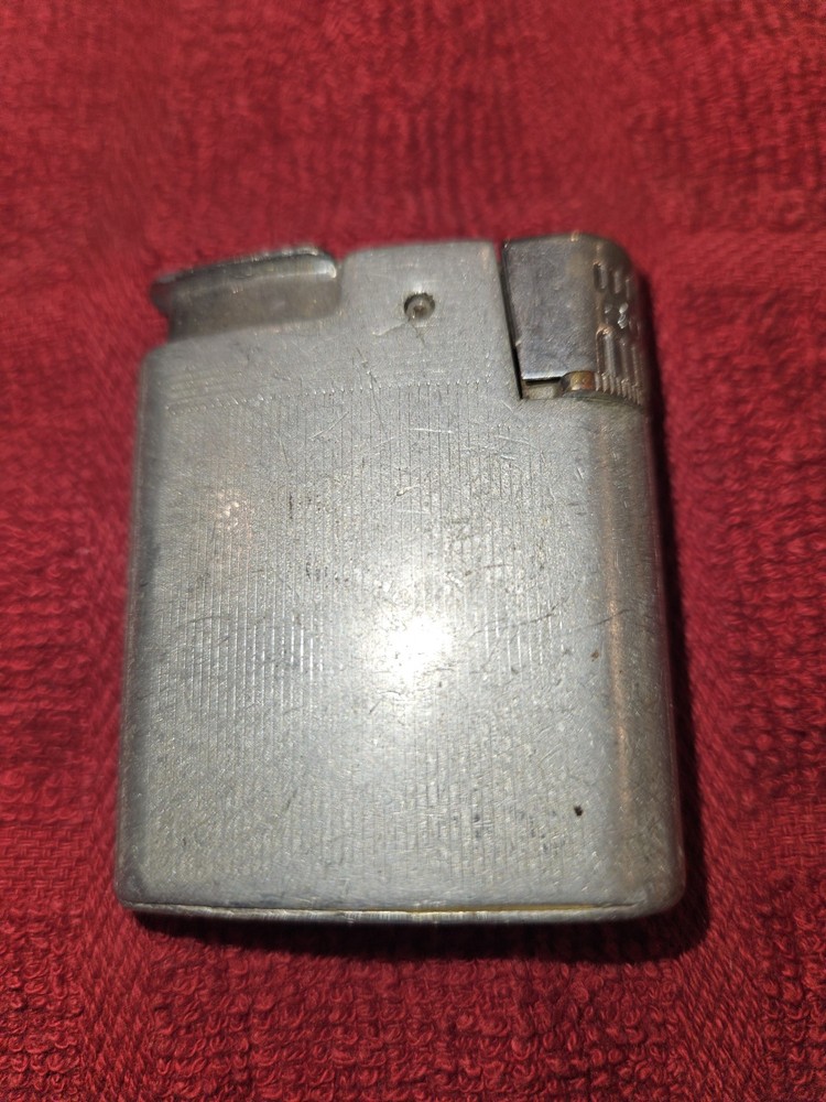 7 sitesVintage Ronson Standard or Adonis pocket lighter.