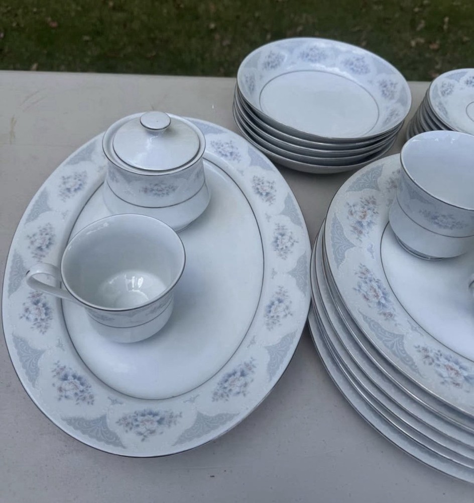 Silverie Fine China Floral Dinner Set White Silver Light Blue Multiple Pieces