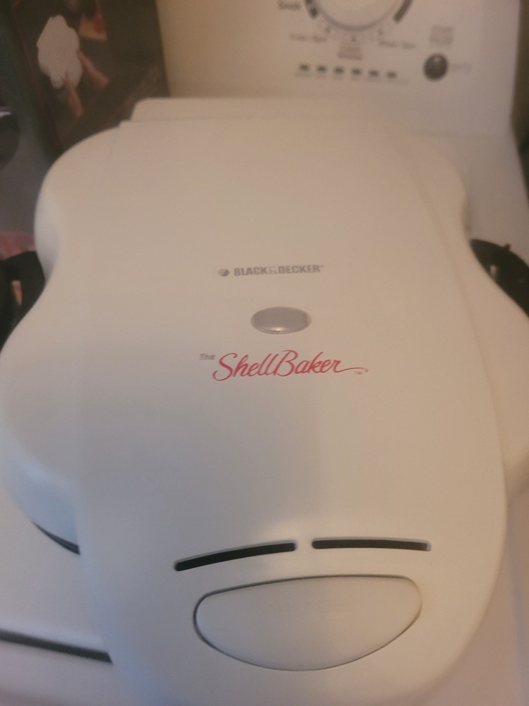BLACK & DECKER The Shell Baker Meal and Dessert Maker