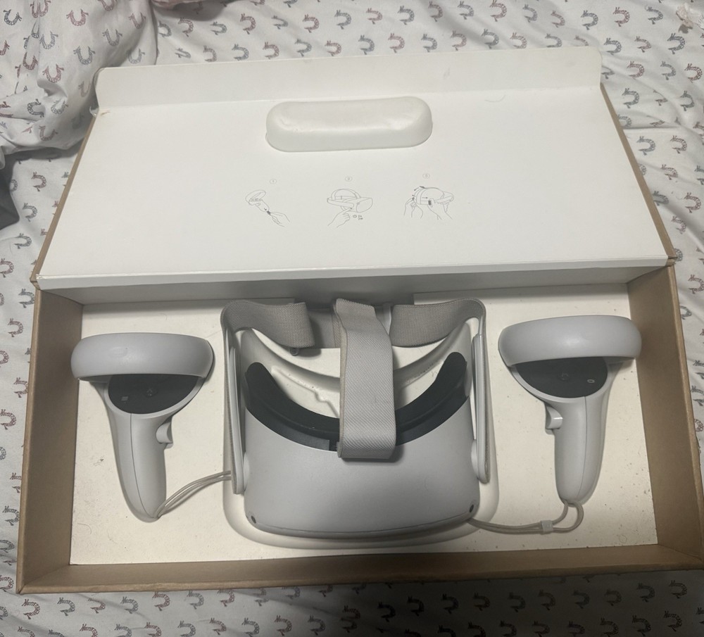 Oculus Quest 2 Virtual Reality Headset White with Controllers Tested Working