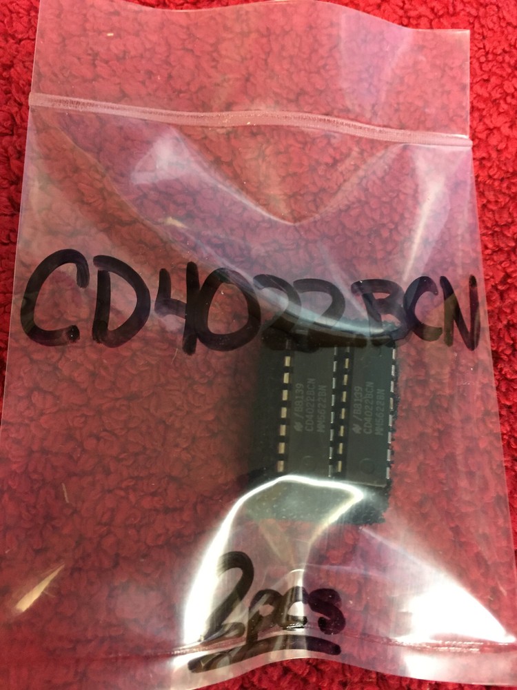 CD4022BCN	 IC BINARY COUNTER 4-BIT 16DIP  2 PCS  NOS