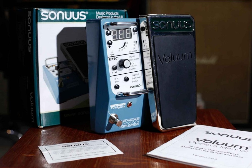 Sonuus Voluum Audio Loop Controller Used with Box and Manual