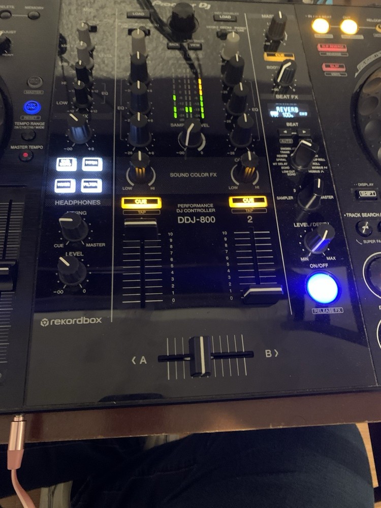 Pioneer DDJ-800 Used