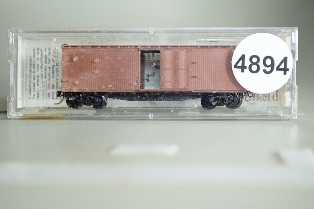 4894 Micro Trains 40' BOX car UN DEC UN PAINTED