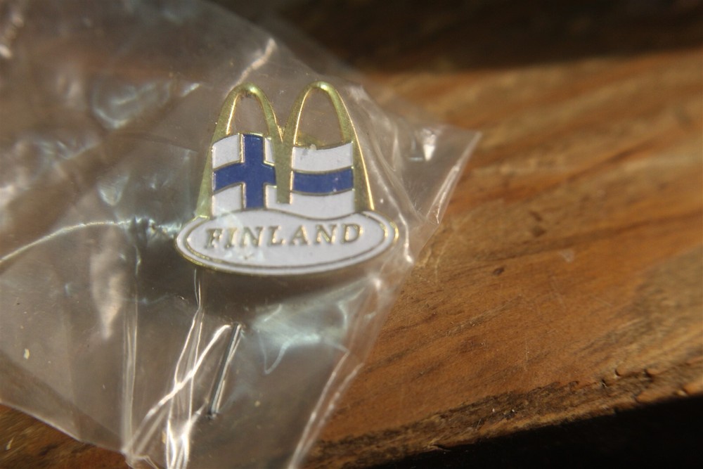 MCDONALDS PIN FINLAND FLAG