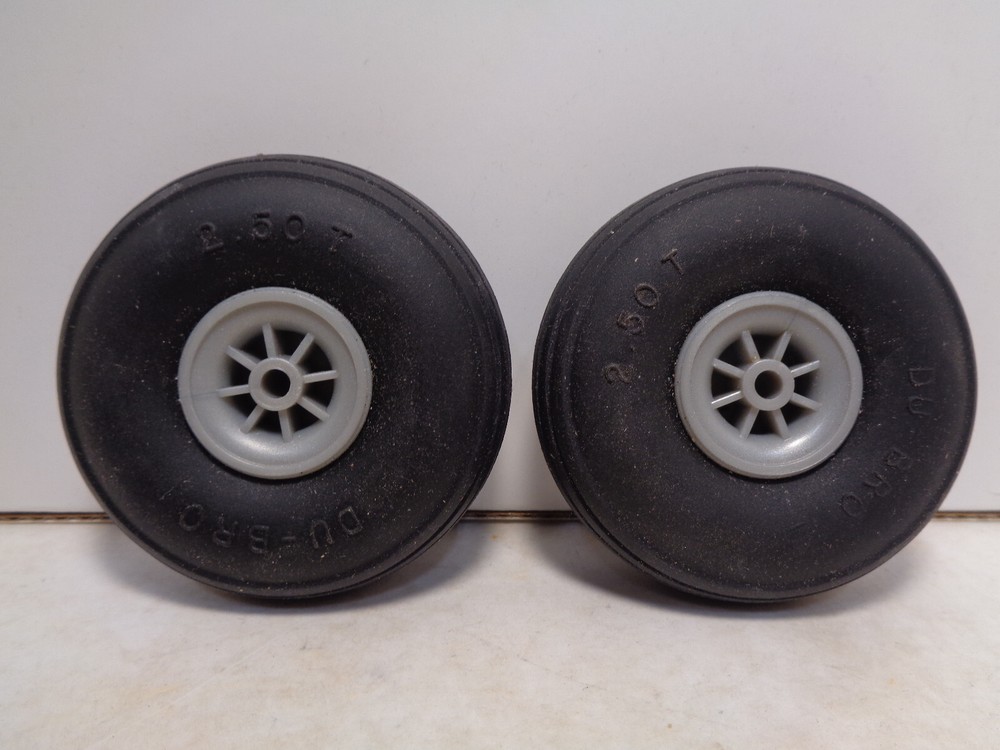 DuBro DUB250T Treaded Wheels, 2-1/2" New NO PACKAGE