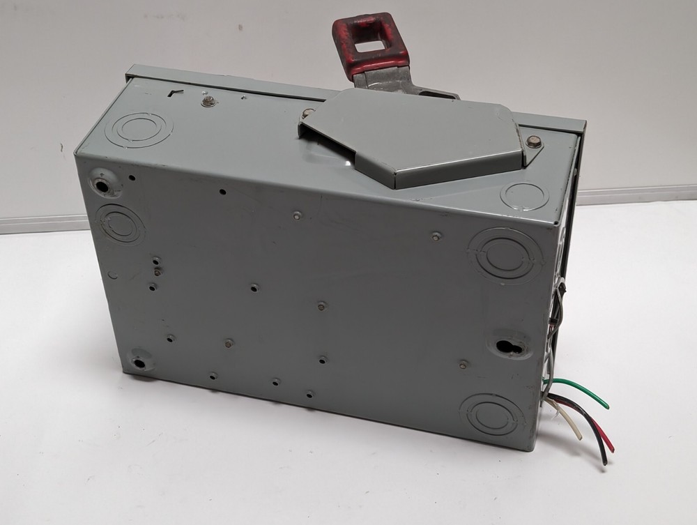 GENERAL ELECTRIC TH3361 Model 10 Safety Switch (USED).