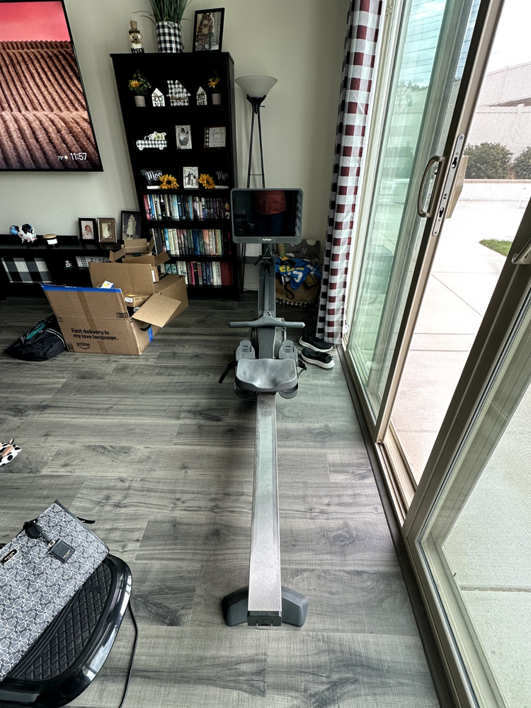 hydrow wave rowing machines used-perfect condition-barely used!