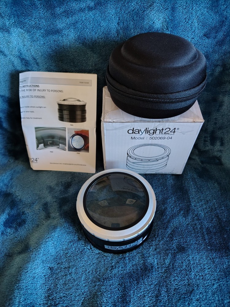 Dome Magnifier with Light, Retractable/Adjustable Zoom Lens & Case